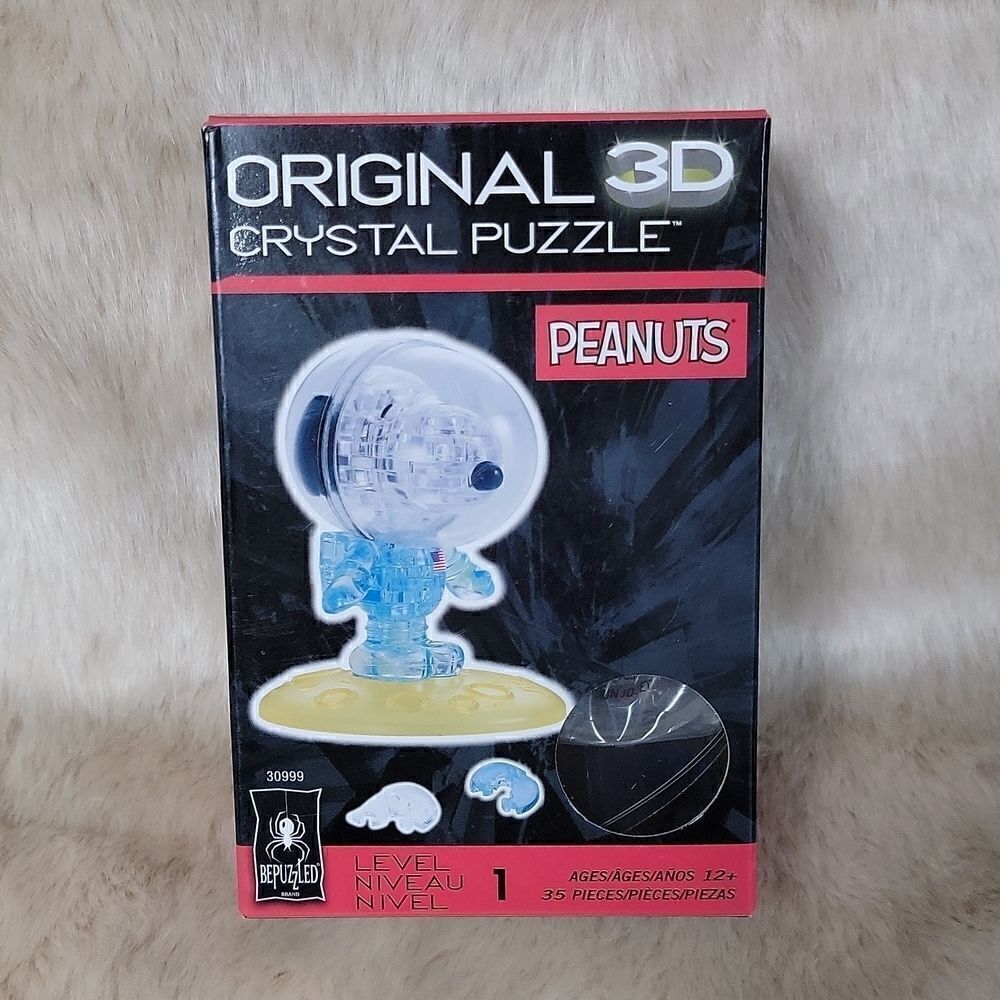 PEANUTS SNOOPY ASTRONAUT ORIGINAL 3D CRYSTAL PUZZLE - NEW!